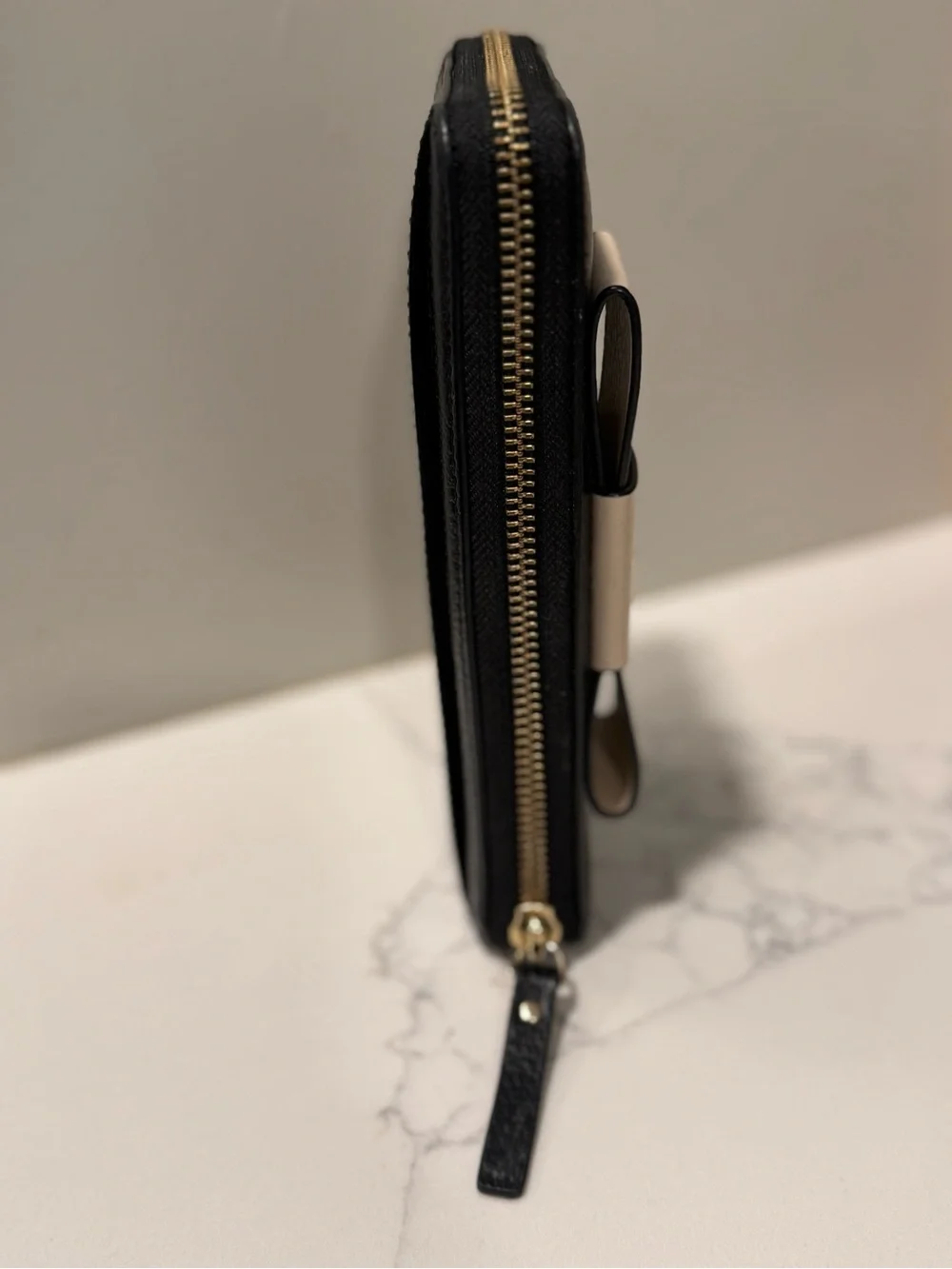 kate spade Black and Cream Bow-Accent Zip Around Wallet